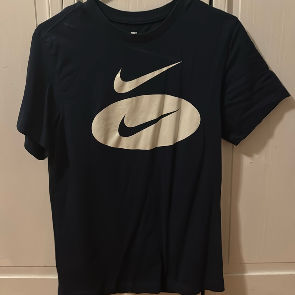 men’s nike t shirt size small
